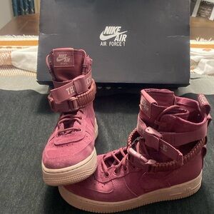 Women Nike Air, Air Force 1. Size 8.